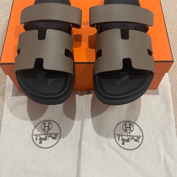 Used Hermès Men\'s Etoupe Epsom Chypre sandals - Size 43